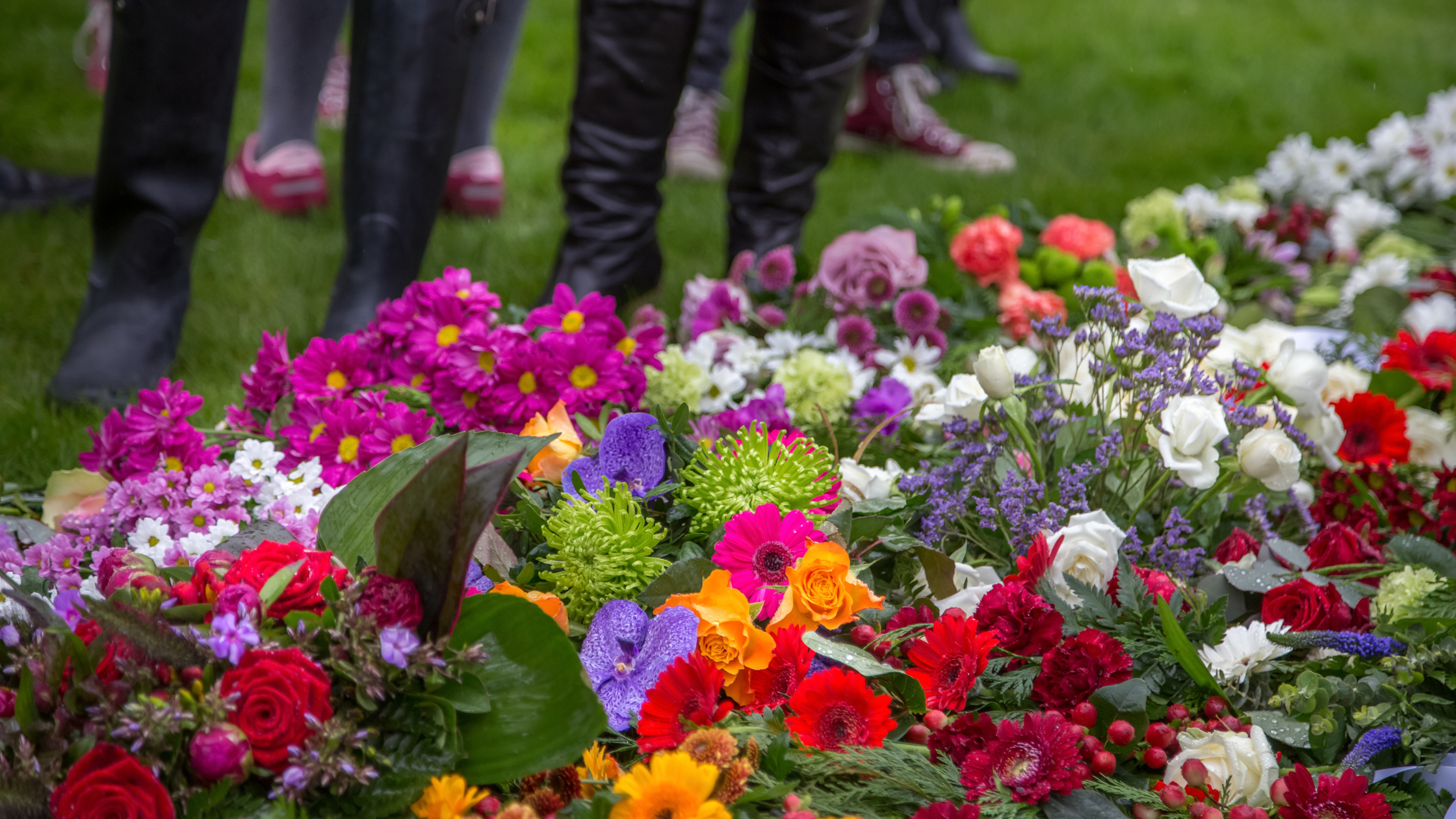 What To Write On Funeral Flowers For A Friend