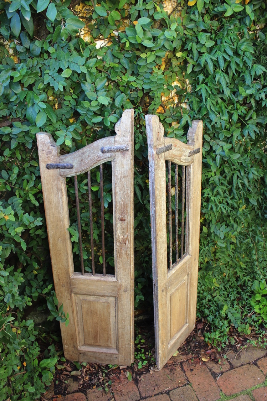 Timber and Iron Potager Gate Iron Rooster