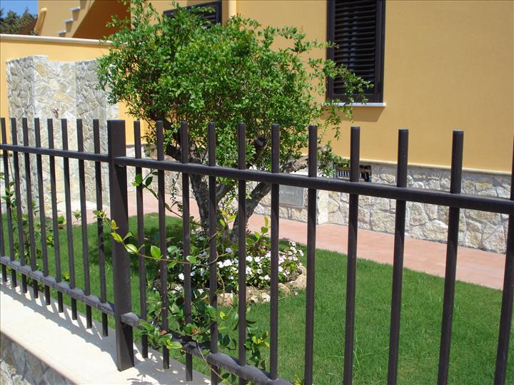 PANNELLO DI RECINZIONE MODULARE IN FERRO TUBOLARE ZINCATO LINEA