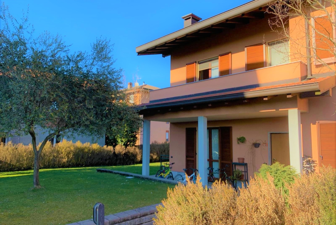 VENDO VILLA FINO MORNASCO CERCO VILLA FINO MORNASCO OFFRO ACQUISTO CASA