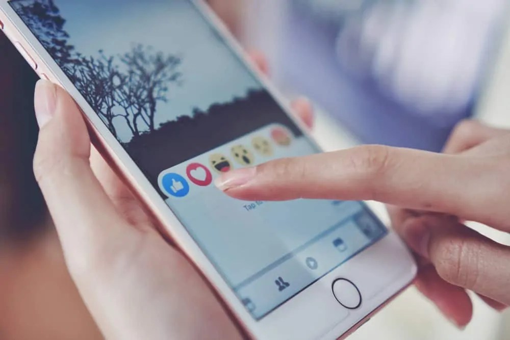 How to Copy and Paste on Facebook (from the Mobile App or PC)