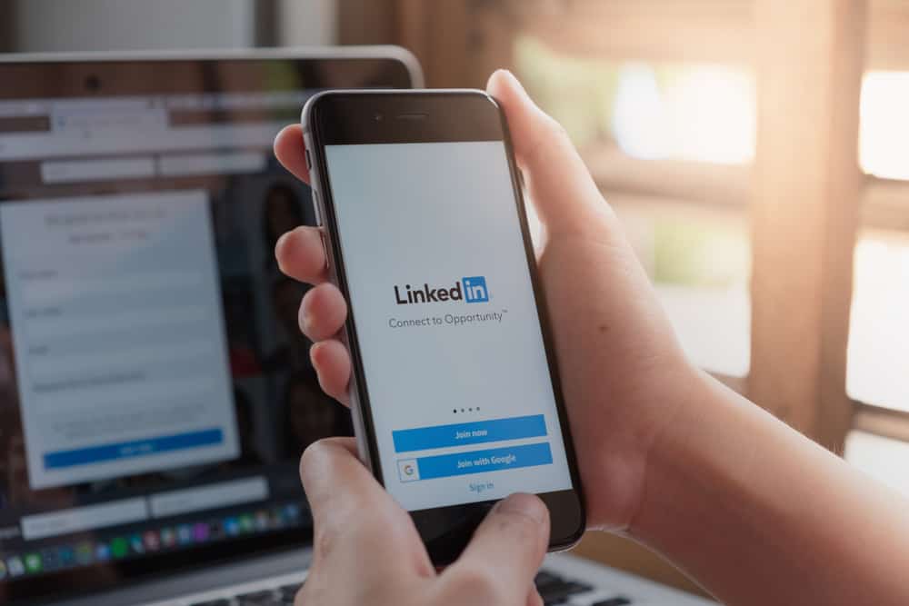 How To Update LinkedIn Profile Without Notifying Contacts ITGeared