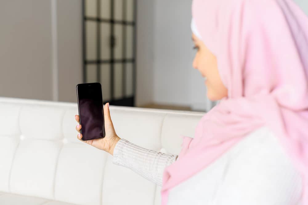 Why Does FaceTime Go Black for a Second? ITGeared