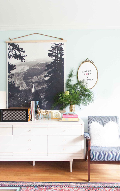 Review Of Black And White Photo Display With Simple Design