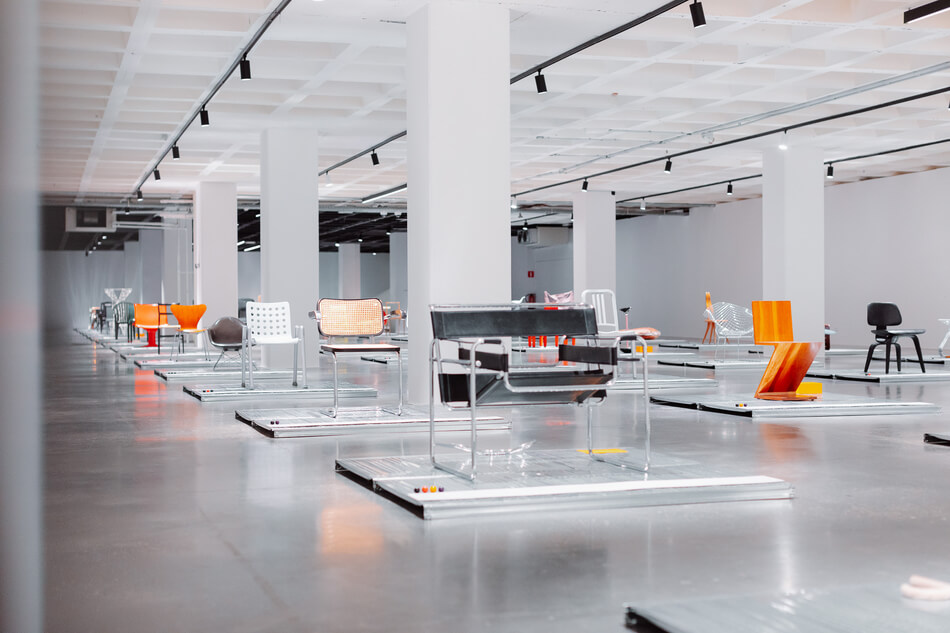 CHAISE. STOEL. CHAIR. DEFINING DESIGN ITSLIQUID