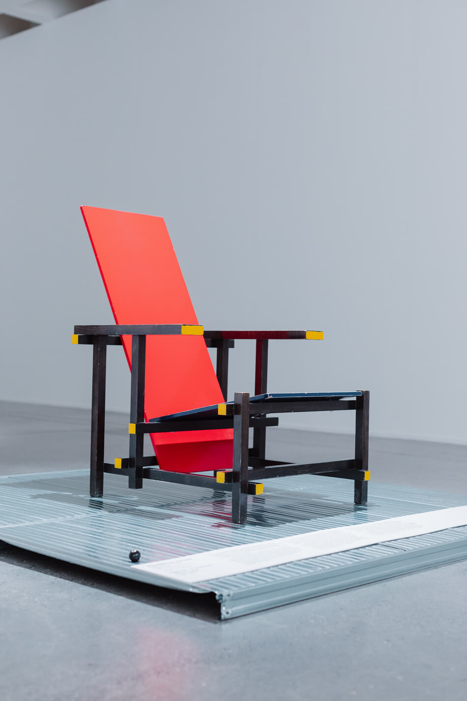 CHAISE. STOEL. CHAIR. DEFINING DESIGN ITSLIQUID