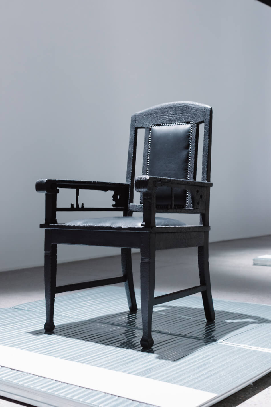 CHAISE. STOEL. CHAIR. DEFINING DESIGN ITSLIQUID