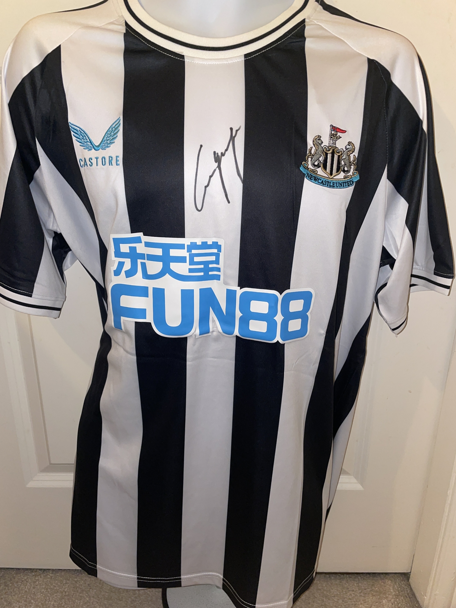 Signed Sven Botman Newcastle Home Shirt