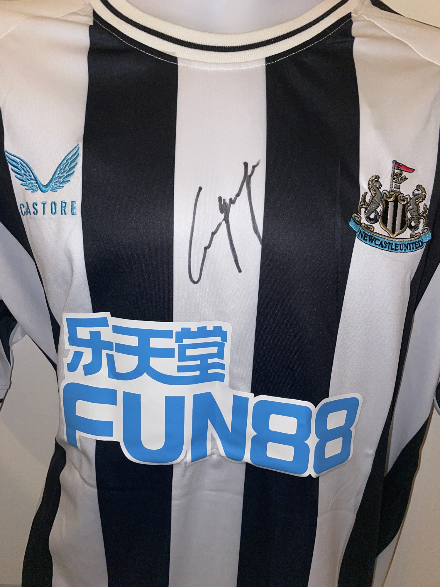 Signed Sven Botman Newcastle Home Shirt