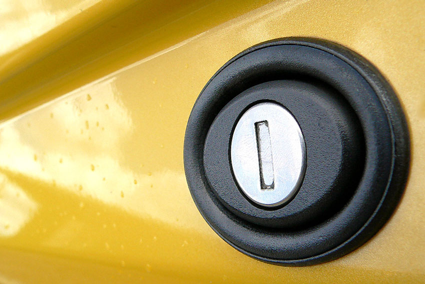 How Criminals are Exploiting your Vehicle's Keyless Entry System and