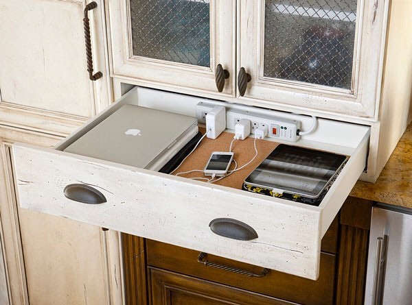 как красиво разрисовать зарядку