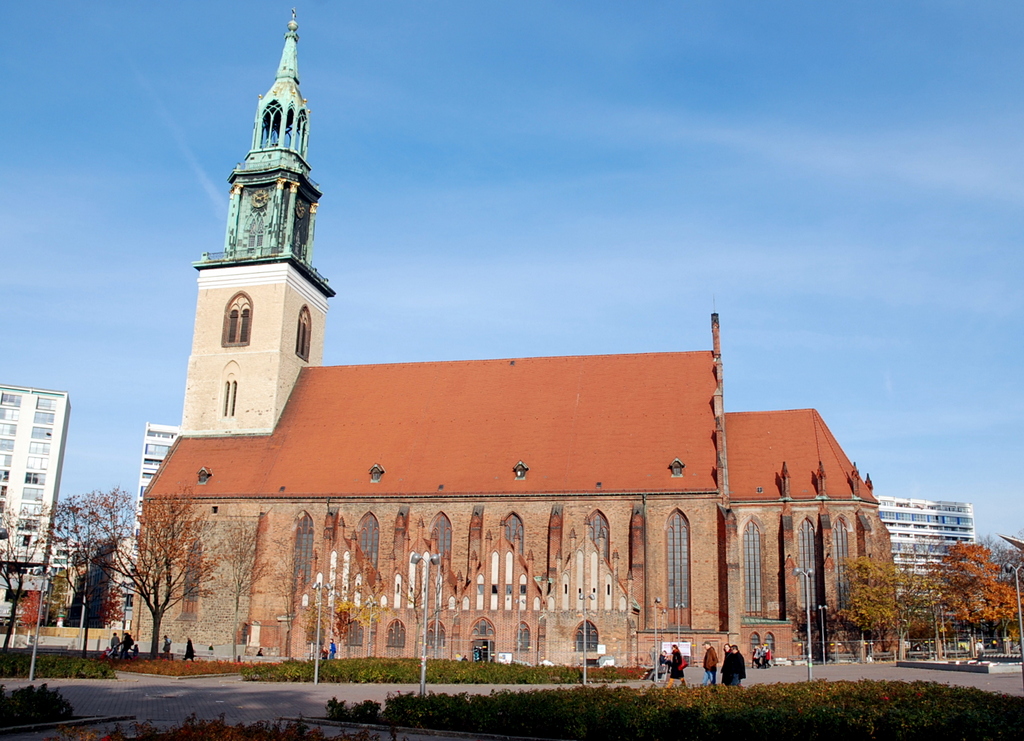 Berlin la fontaine de Neptune, l'église SainteMarie, l'Hôtel de