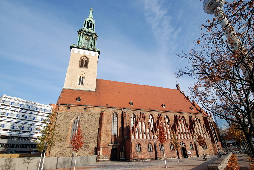 Berlin la fontaine de Neptune, l'église SainteMarie, l'Hôtel de