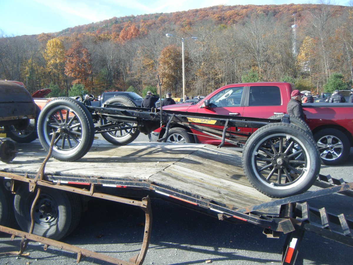 Event Coverage SUNDAY 11/4 Lake Compounce Swap Meet The H.A.M.B.(02)