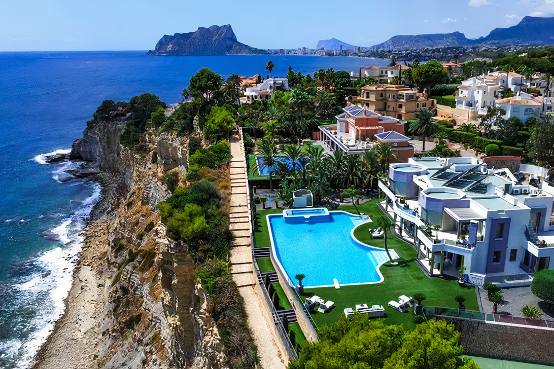 4 Unique properties hit the market in the crown of the Costa Blanca