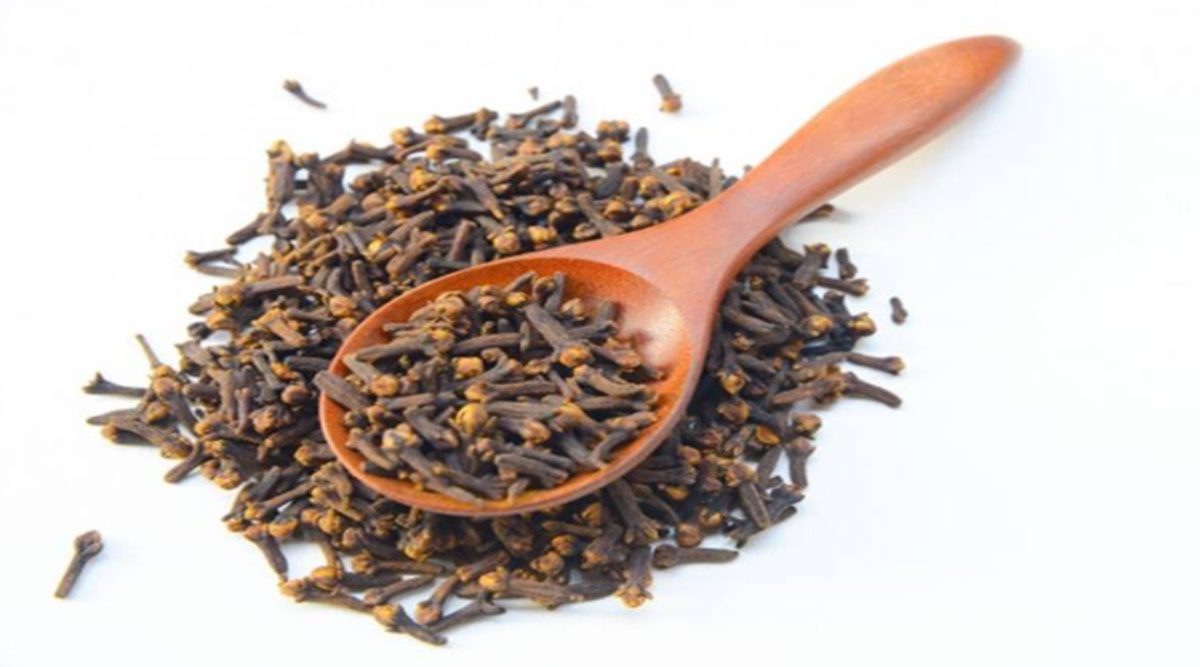 Cloves Are Helpful To Rid Of Bad Mouth Breath Know More Home Remedies