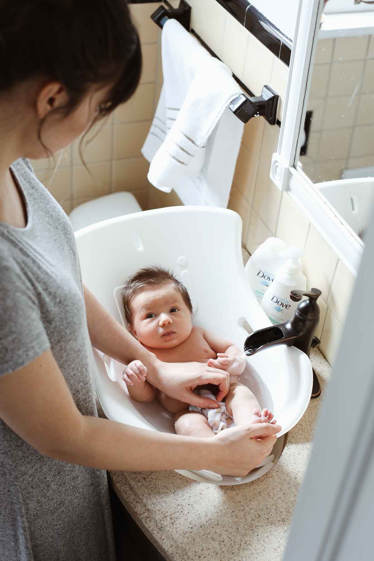Baby's Bath Time Routine6 Jar Of Lemons