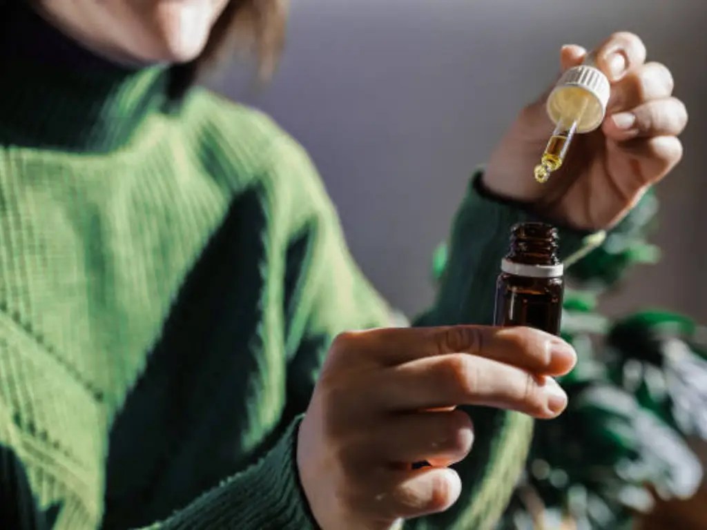 How to Open Essential Oil Bottle Easily and Safely Jarsking