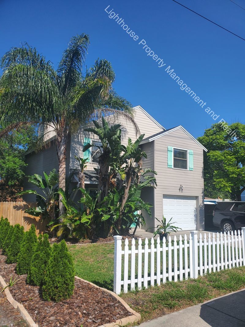 916 Penman Rd Jacksonville Beach, FL 322503628 Lighthouse Property