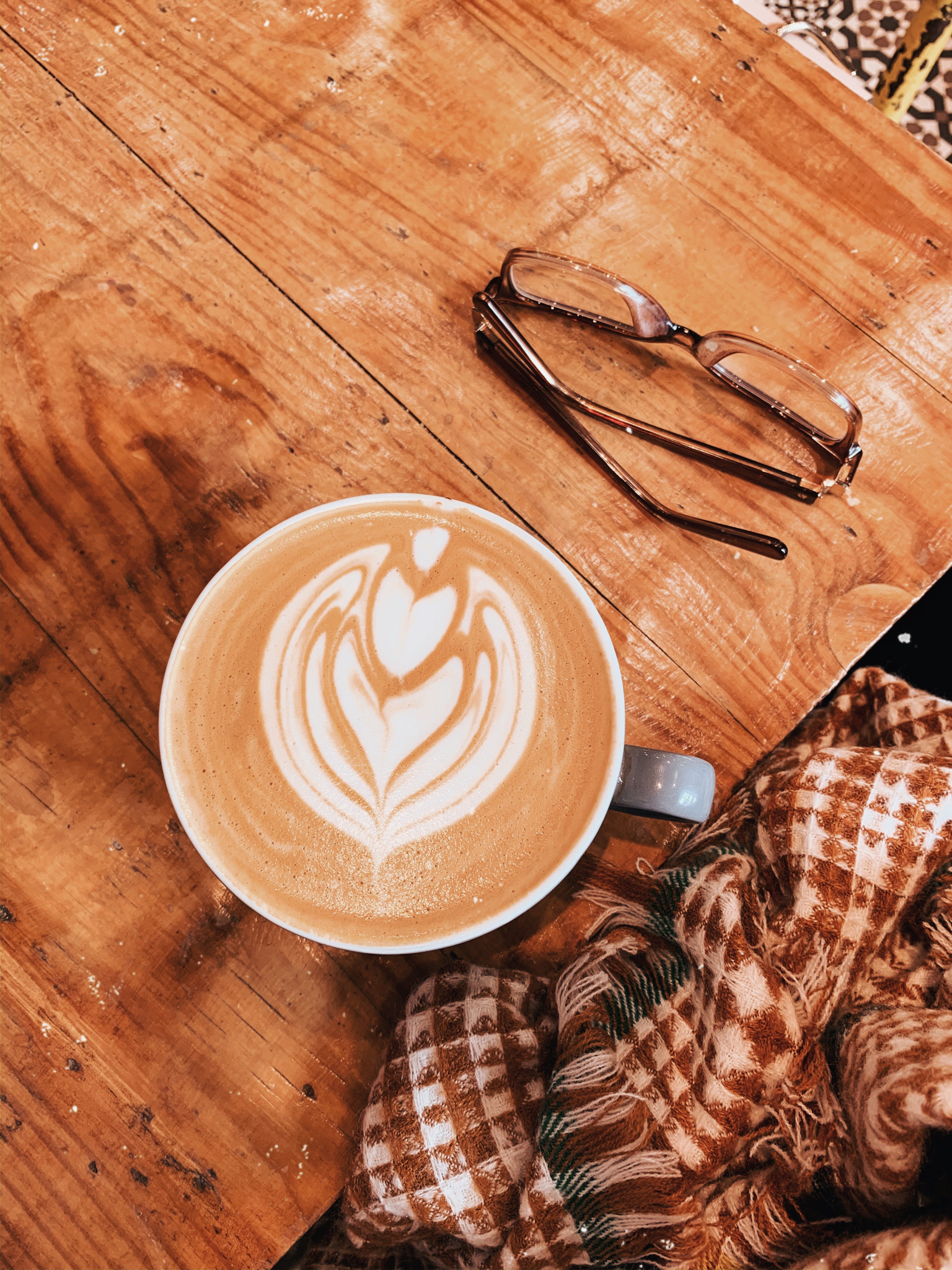 jaye rockett oat milk latte art cosy coffee shop 