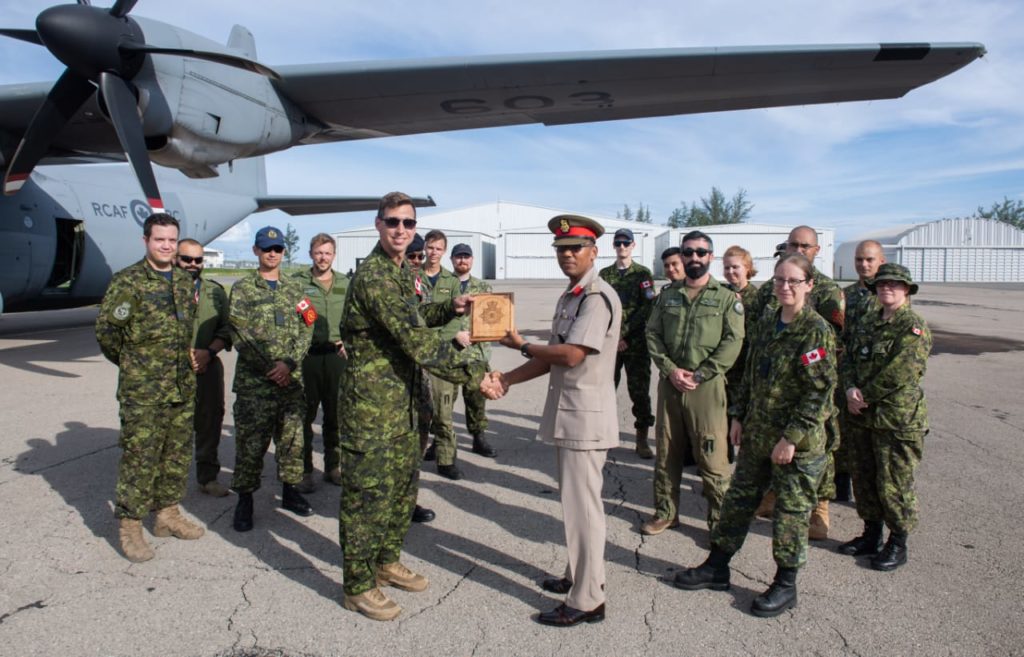 Col GS presents Plaque to members of the Canadian Armed Forces JDF
