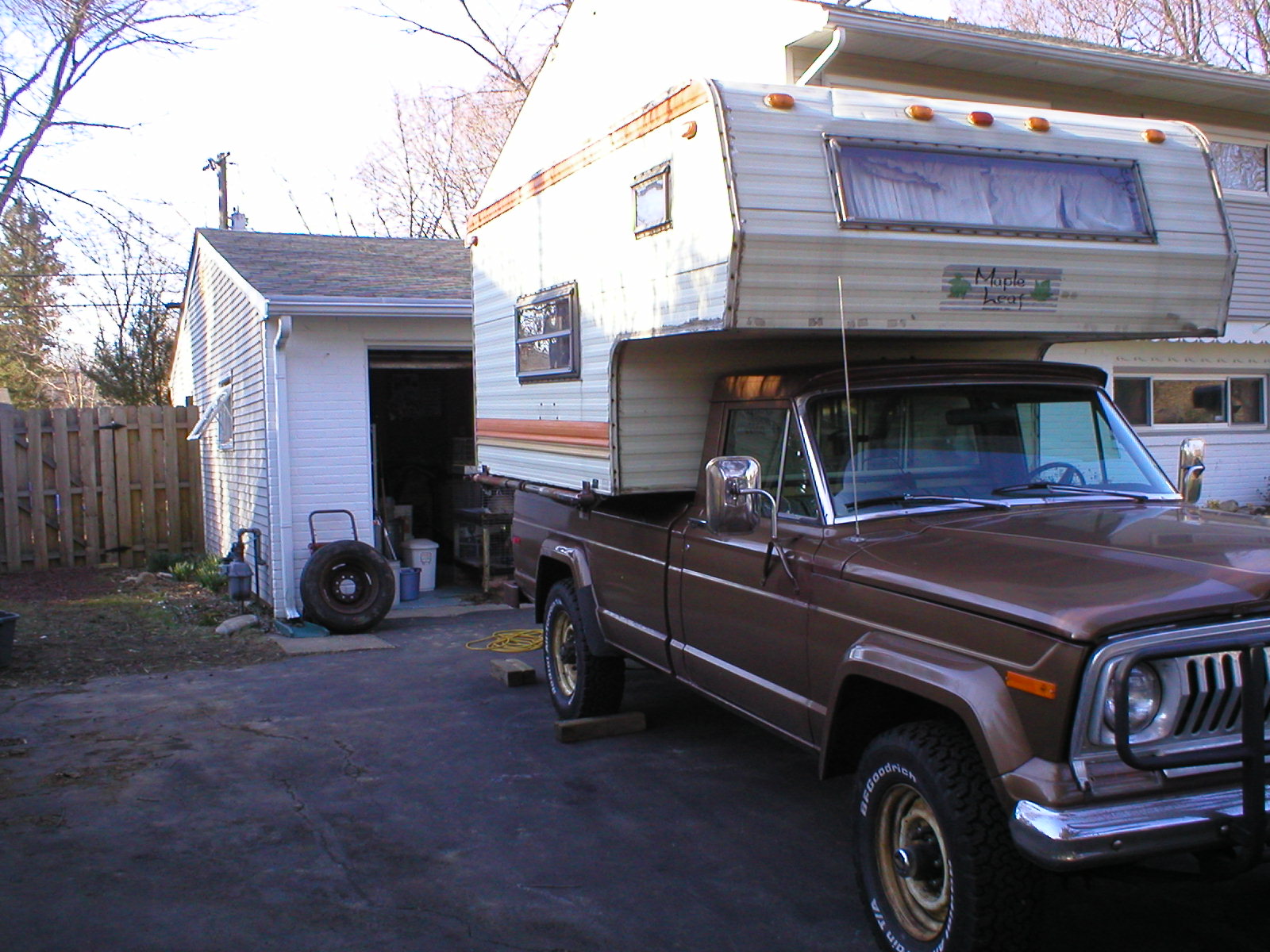 Maple Leaf Camper Resto