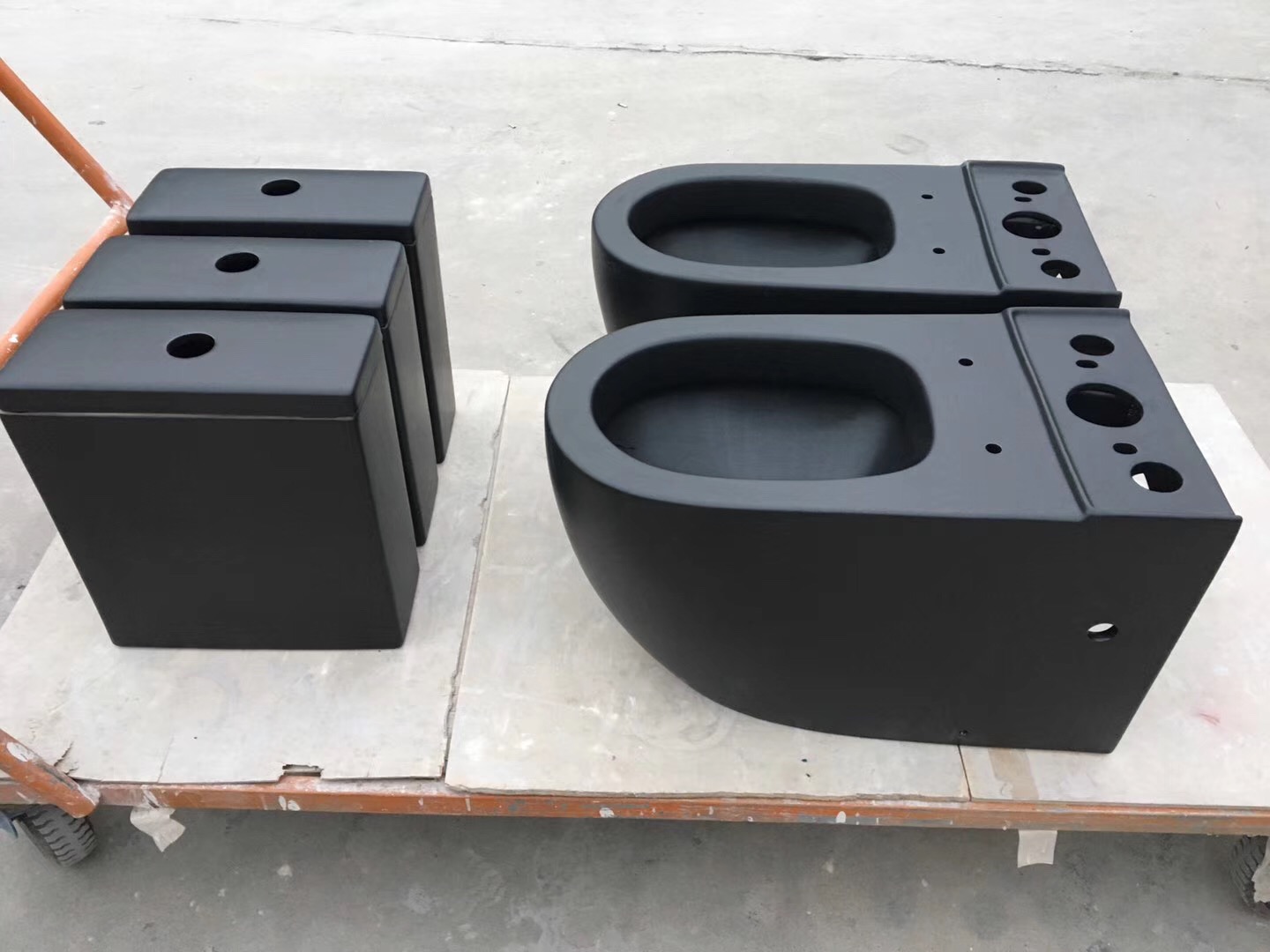 One time fired high quality standard Matt black color 2pcwater closet