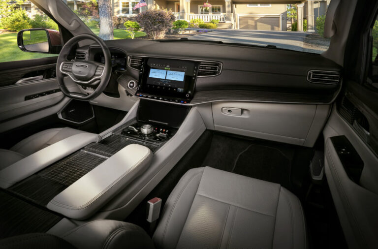 Wagoneer Returns with '392' Hemi Soul & Loads of Luxury