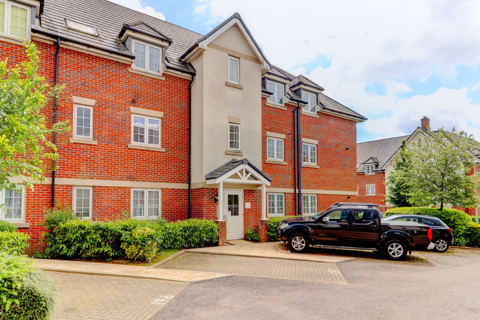 2 bedroom flat for sale Grange Drive, High HP13