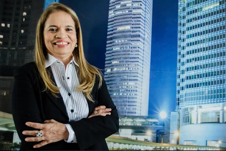 Mônica Campos lança livro de autoconhecimento e produtividade