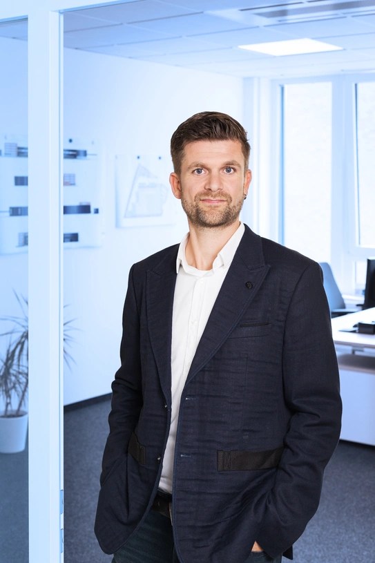 Nehmen Sie zu einem qualifizierten Architekt, Bauingenieur (Dipl.Ing