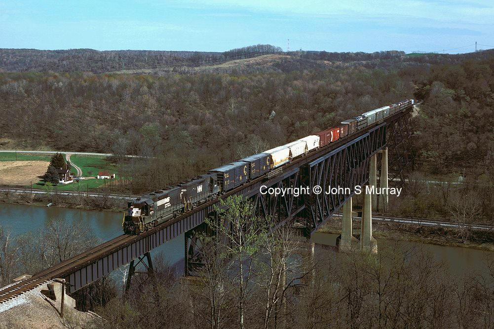 Norfolk Southern Rwy freight train former P&WV Rwy Banning PA photo