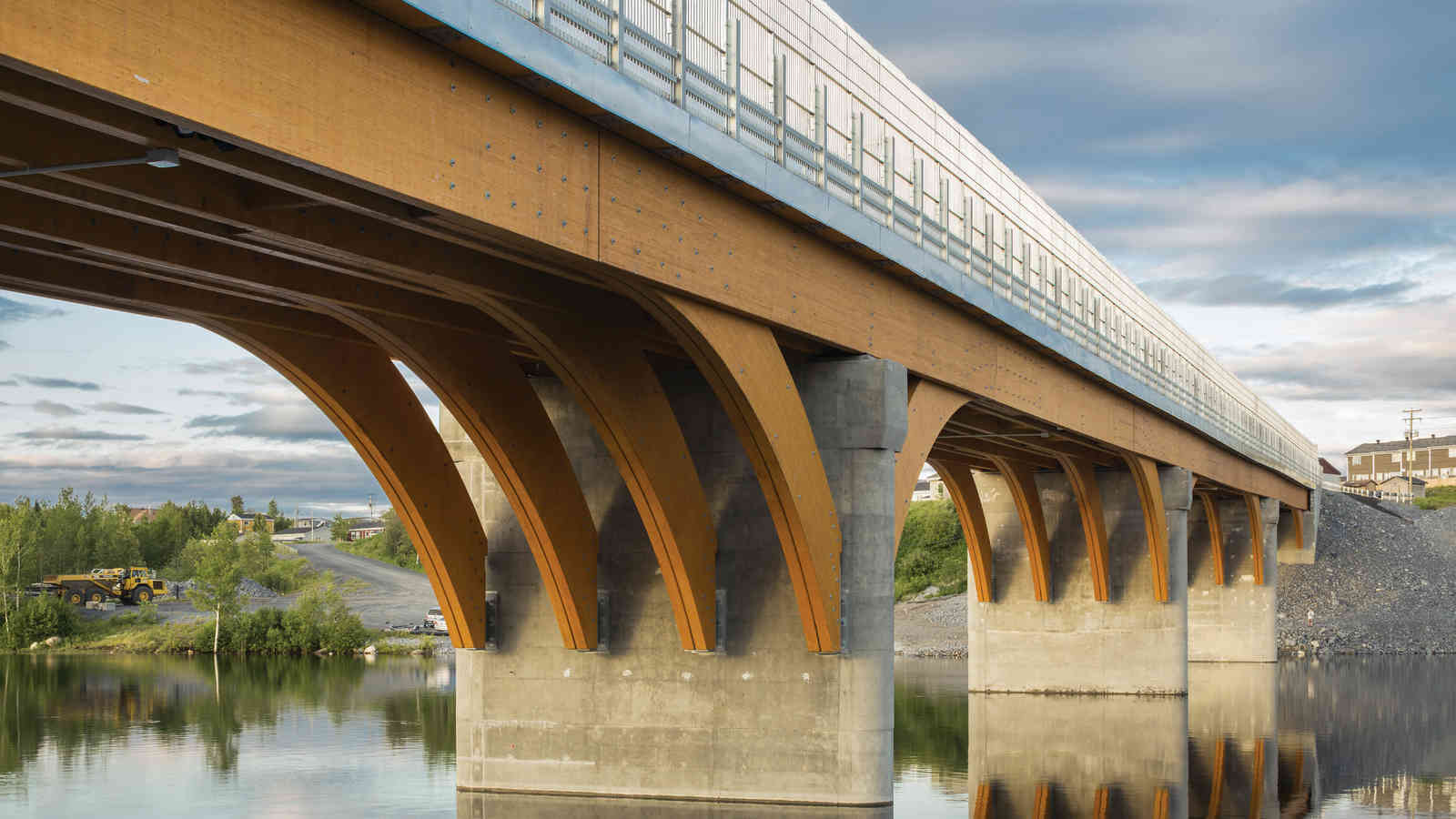 Un pont de bois (!) de 160 m à Mistissini Joli Joli Design Un pont de bois (!) de 160 m à Mistissini Joli Joli Design