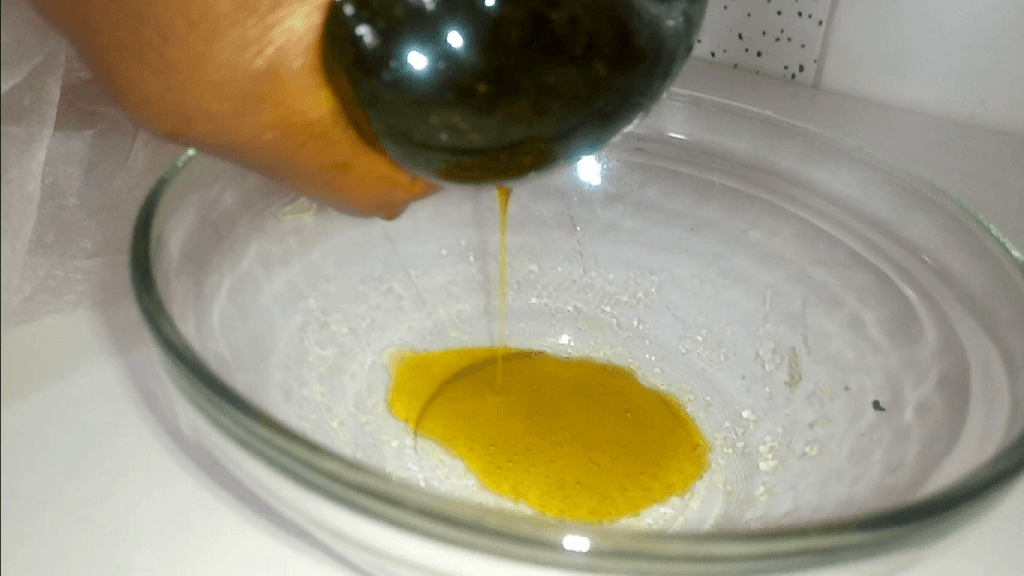 Cold pressed Avocado oil: How to make Avocado oil at Home ...