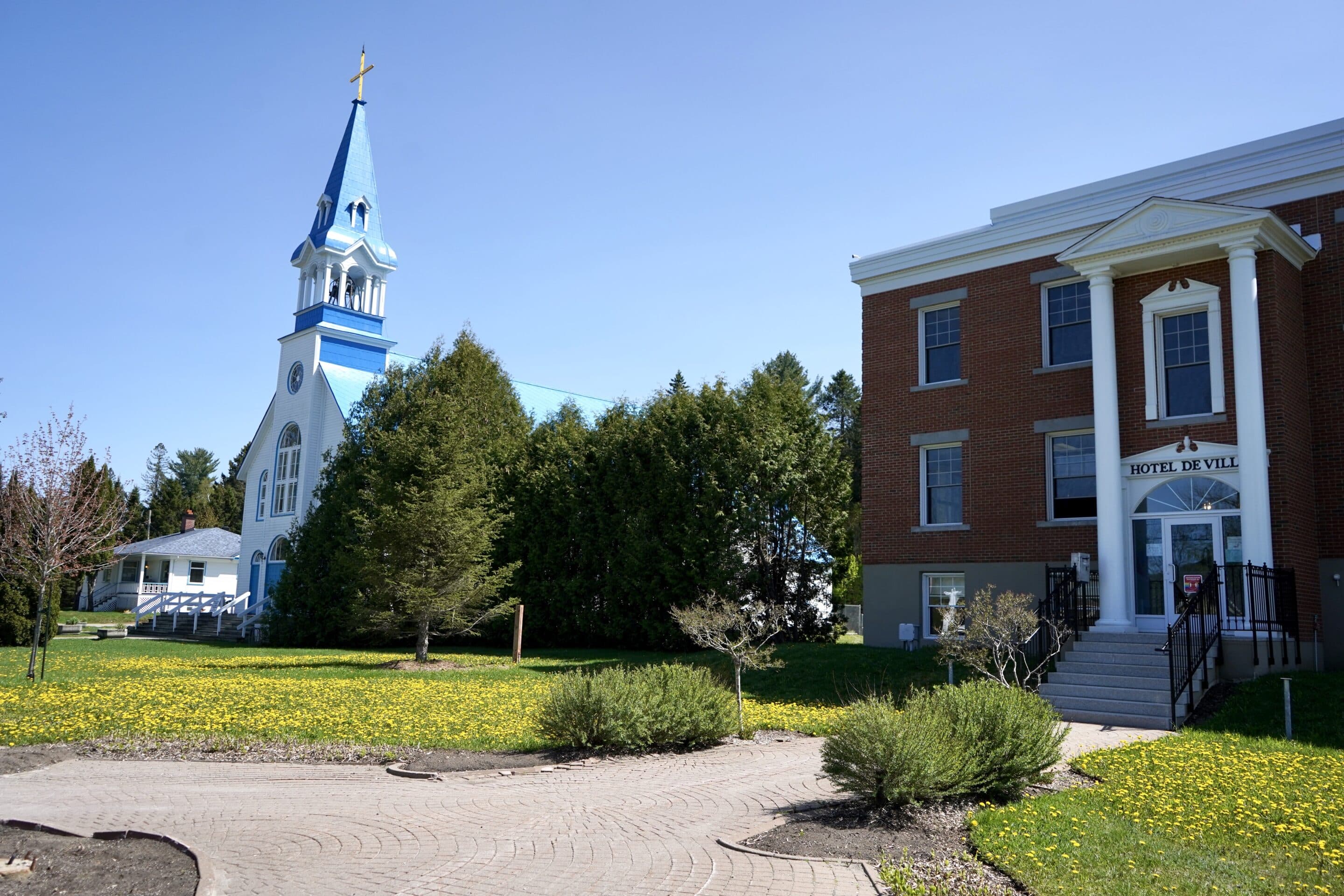Présentation de photos historiques du village SaintAdolphed'Howard