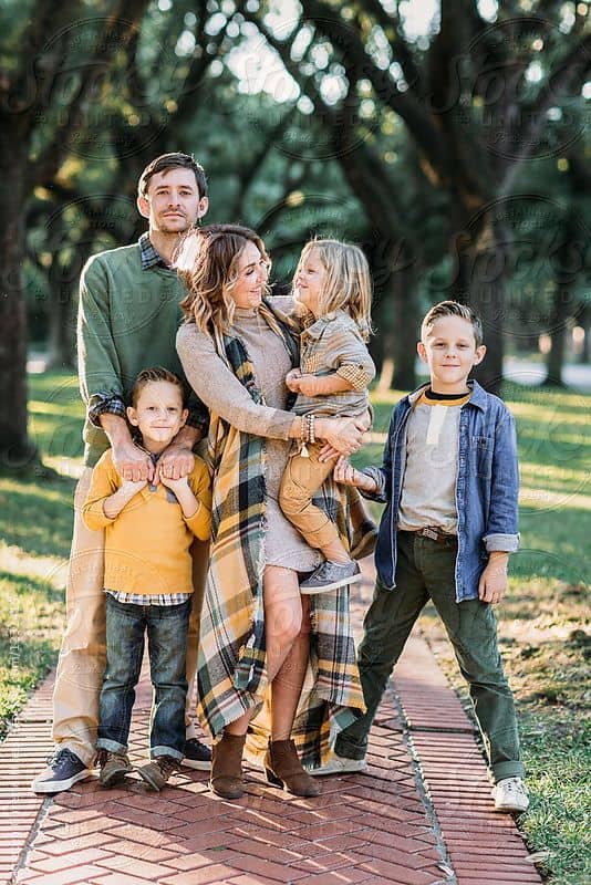 30+ Best Summer Family Photo Ideas What to Wear and More!