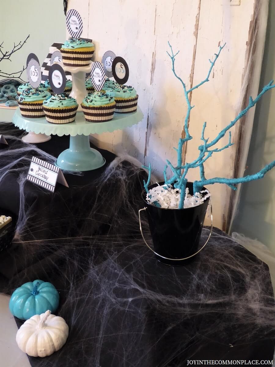 DIY Spooky Halloween Tree Branches