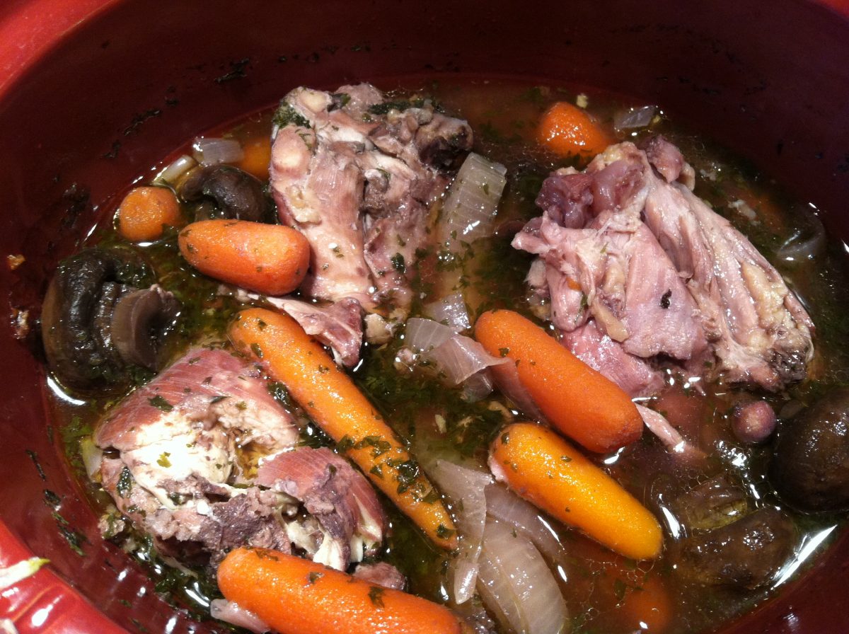 Slow Cooker Wine Chicken > Joy Makin Mamas