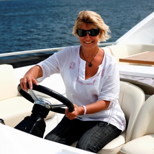Summer Like a Celebrity: 4 Easy Ways to Go Boating - Jersey Shore Woman