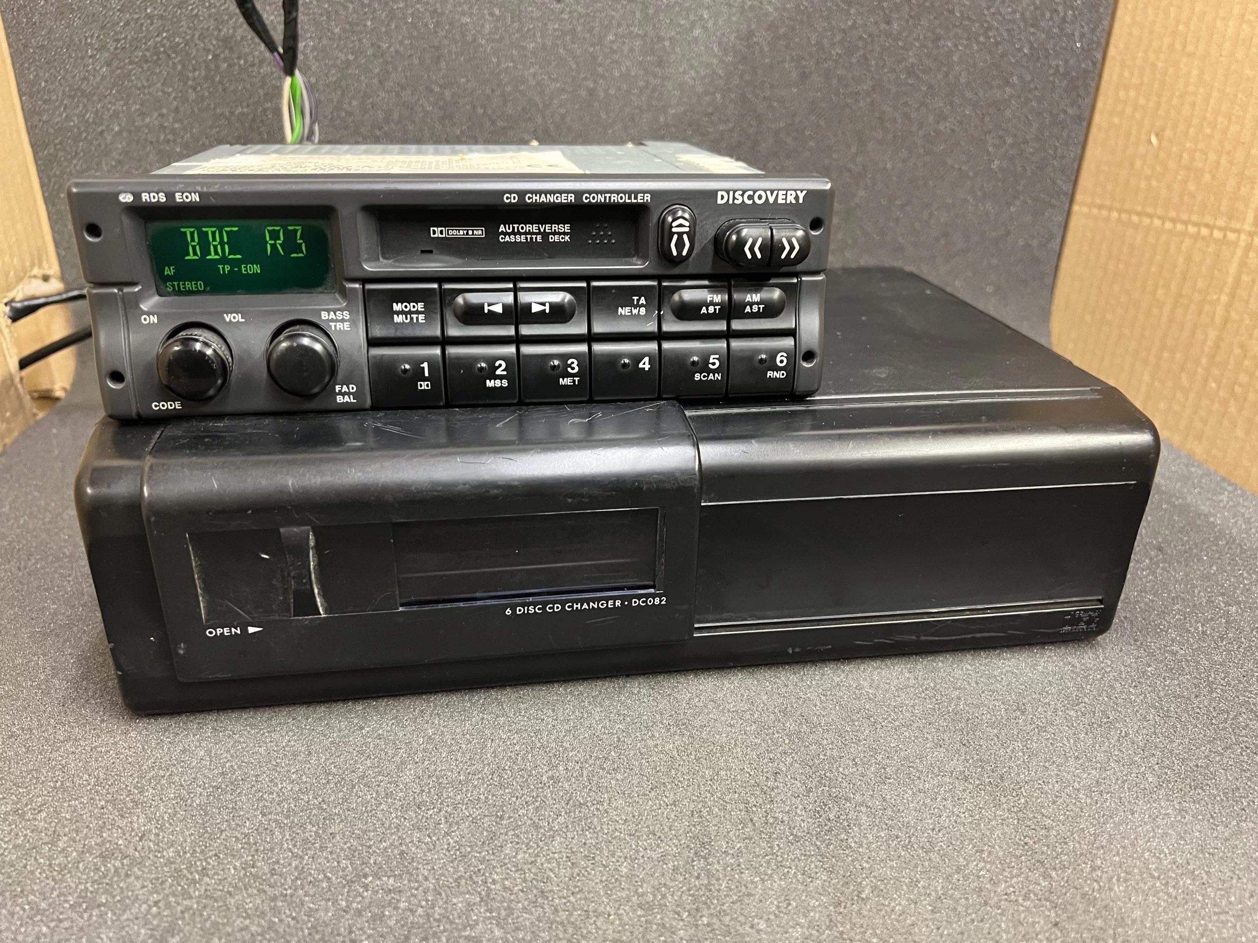 Old Land Rover Discovery Car Radio Stereo Cassette with Cd changer JT