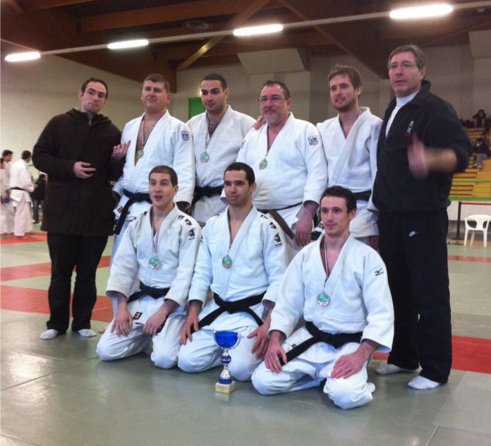 L’équipe de Charenton 3ème aux 2ème DIV 2010 JUDO CLUB DE CHARENTON