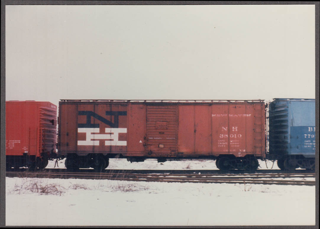 New York New Haven & Hartford RR Box Car 38010 photo built 1961