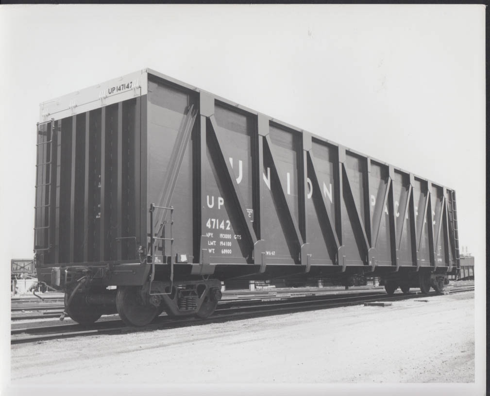 Union Pacific Railroad Wood Chip Gondola 147142 photo Built 1967
