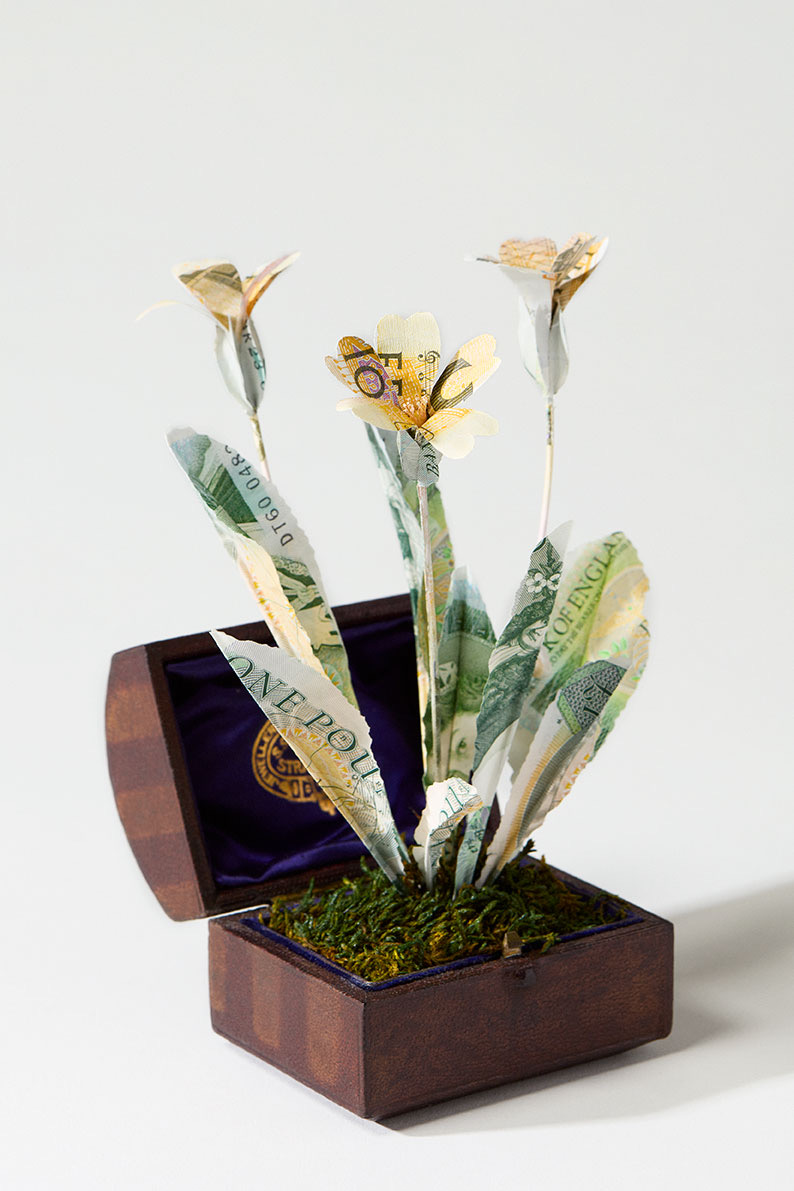 banknote flower sculpture