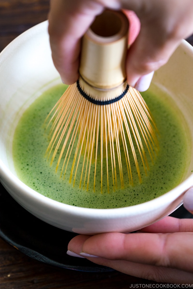 How To Make Matcha (Japanese Green Tea ) 抹茶の点て方 • Just One Cookbook