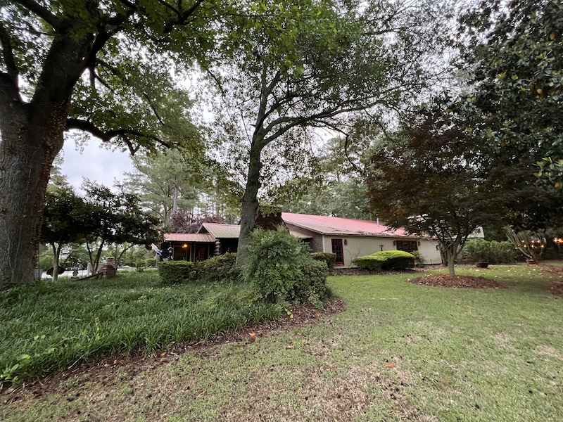 Dine with Ghosts at the Country Squire in Warsaw, NC Blog Hồng