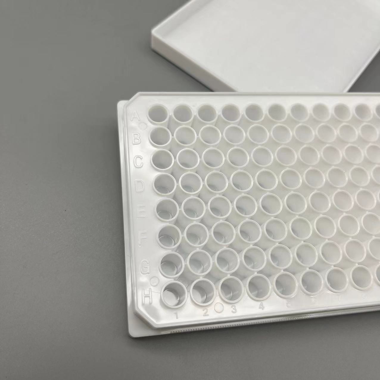 96 Well White Cell Culture Plate, Surface Tissue Culture JYBIO