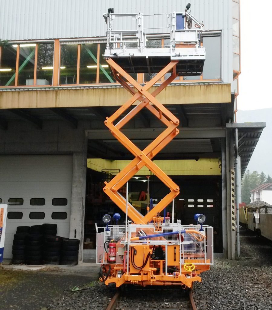 Automotive scissors type lifting platform “Permaquip PL009” for