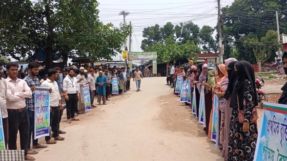 রাণীশংকৈলে কিন্ডারগার্টেন শিক্ষকদের মানববন্ধন | কালবেলা
