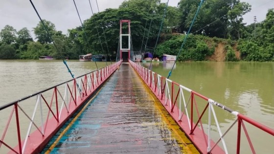 কাপ্তাই হ্রদের পানি বৃদ্ধি, ঝুলন্ত সেতুতে পর্যটক চলাচলে নিষেধাজ্ঞা
